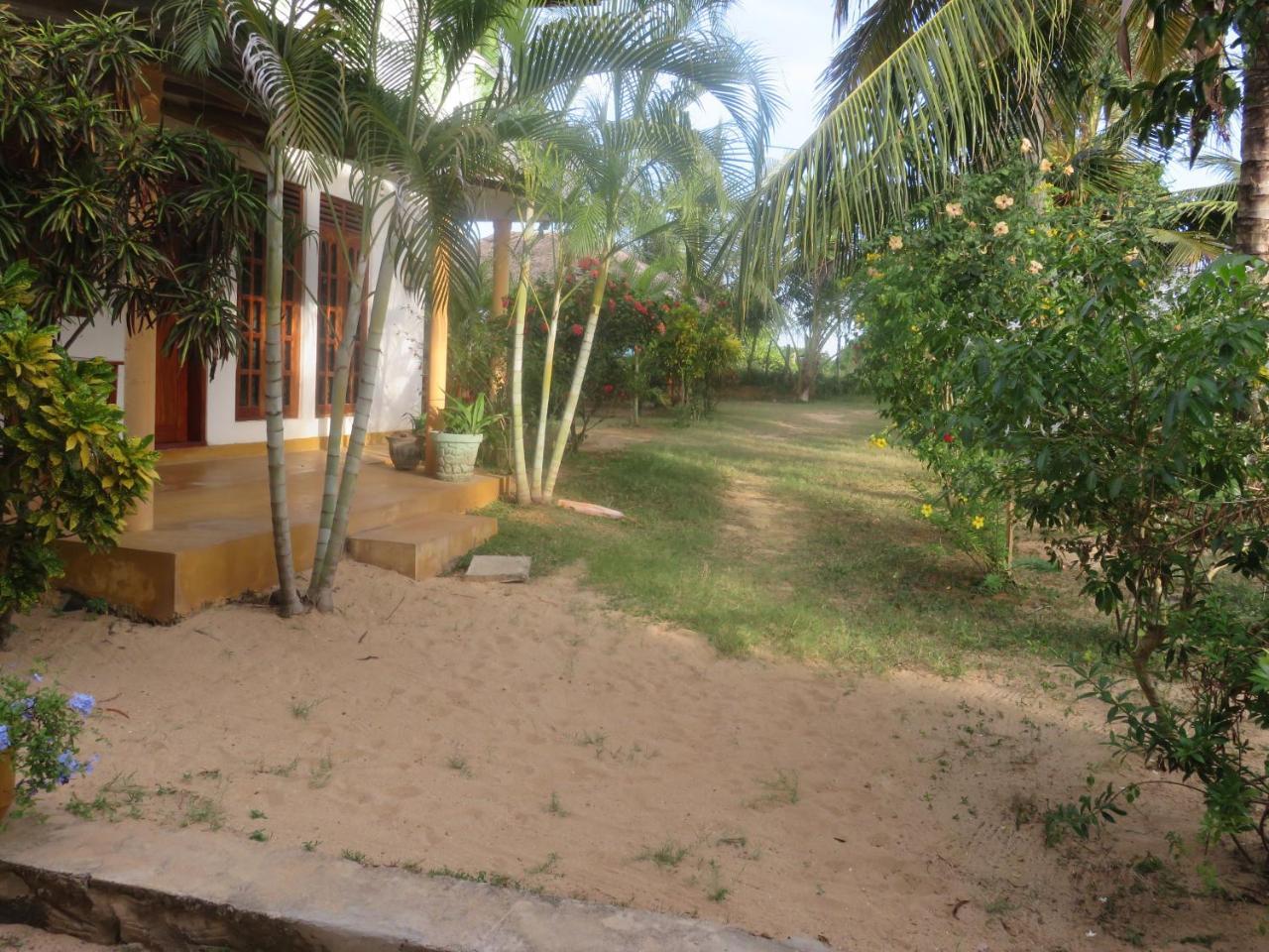 Beach Lagoon Guesthouse Tangalle Exterior foto
